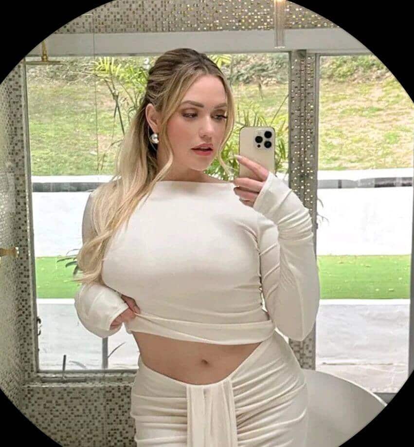escorts in Faisalabad – business dinner plus-one escort in formal evening wear – photo 1 (image 14)