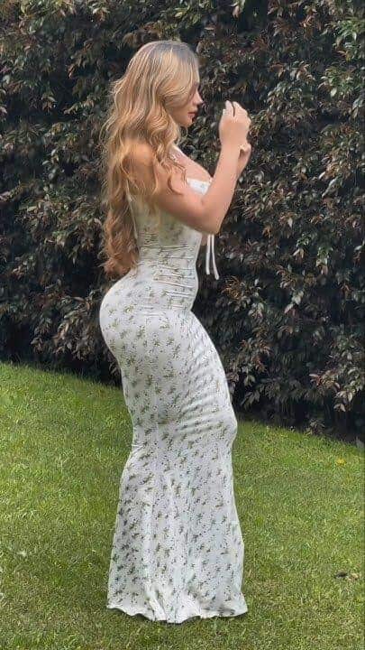 escorts in Chaman – business dinner plus-one escort in formal evening wear – photo 1 (image 27)